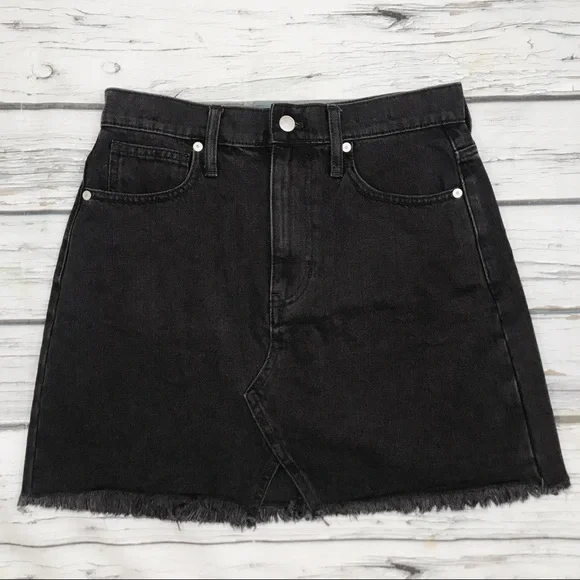 ⚡️SOLD⚡️Madewell Denim Mini Skirt Black Jean Cutoff Distressed Hem Women’s - Picture 3 of 16